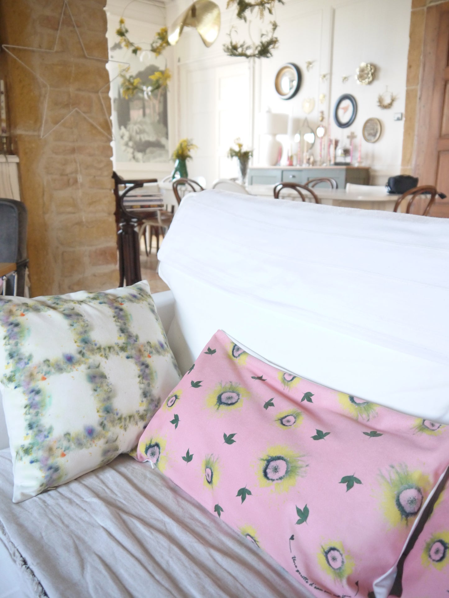 Coussin "Golden Bloom" Ajoutez une touche de nature à votre intérieur !