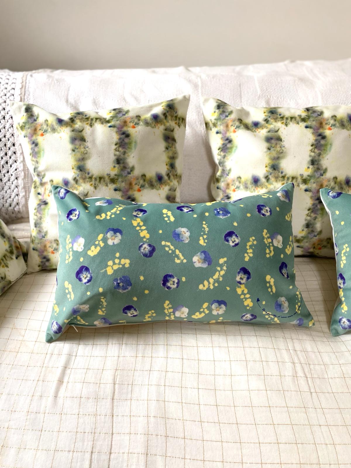 Coussin - Lily Emeraude -  Ajoutez une touche de nature à votre intérieur !