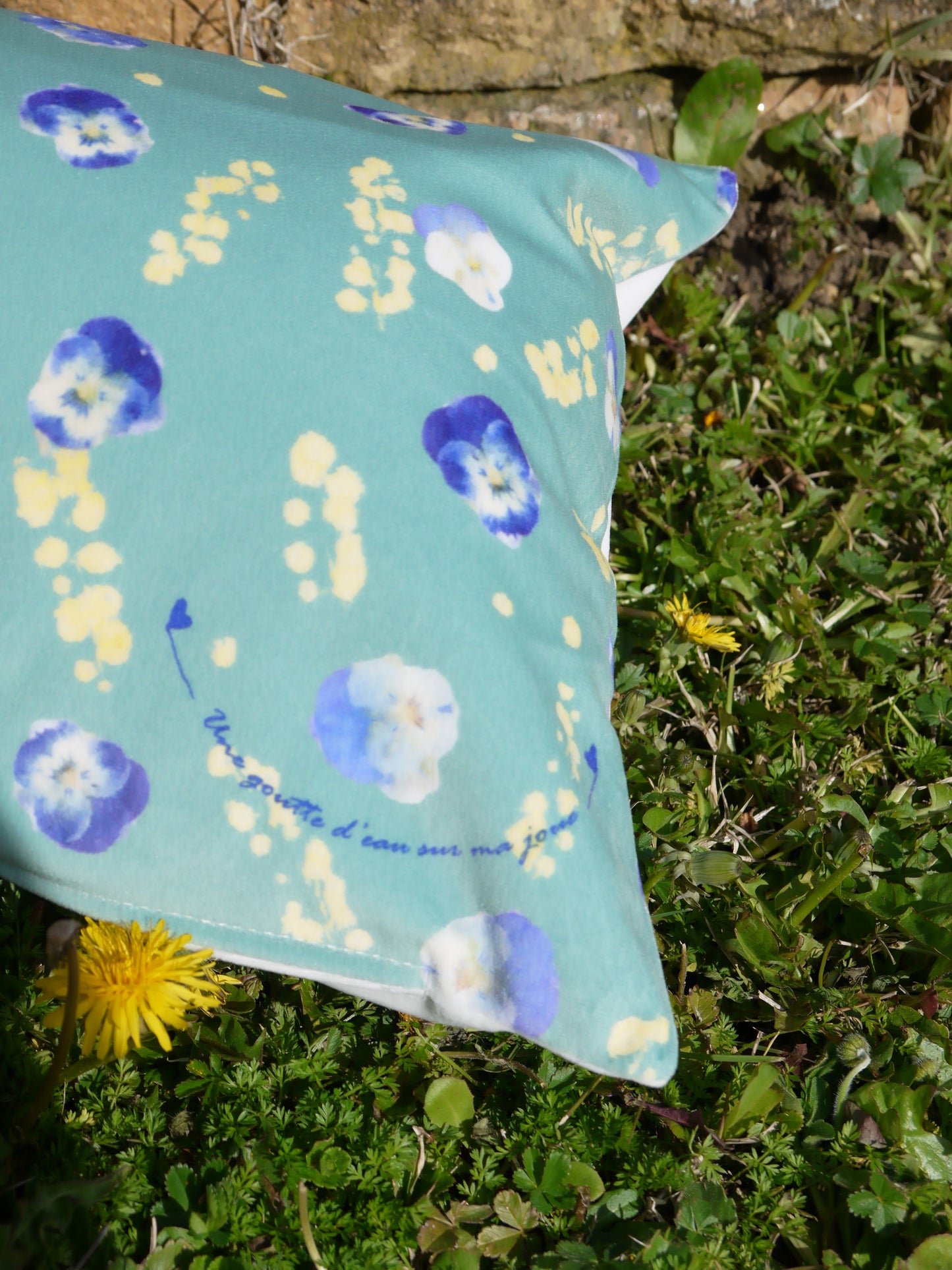 Coussin - Lily Emeraude -  Ajoutez une touche de nature à votre intérieur !